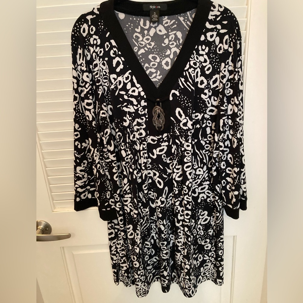 Pre-Loved Style & Co. Black/White Tunic Top